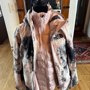 NORTH FACE WOMEN'S SKI JACKET & PANTS EXCELLENT CONDITION SIZE SMALL/MEDIUM  WOR